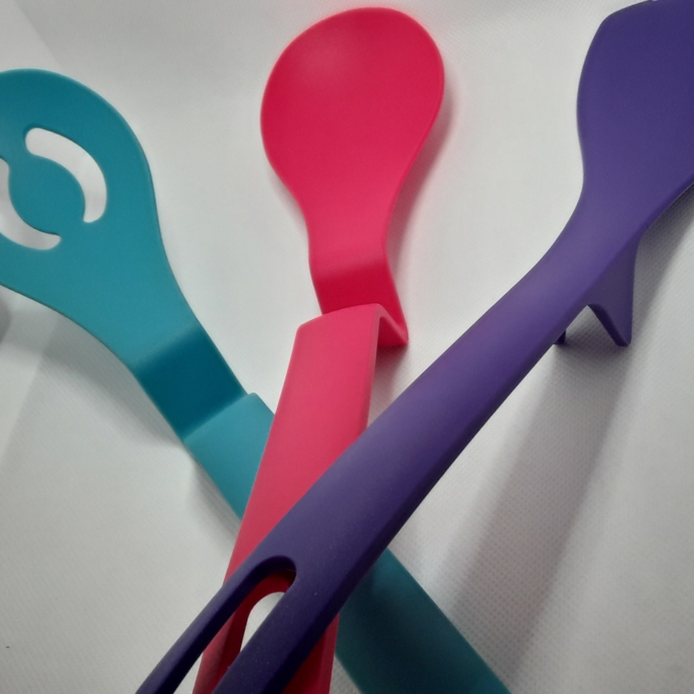 NWOT colorful spoon set